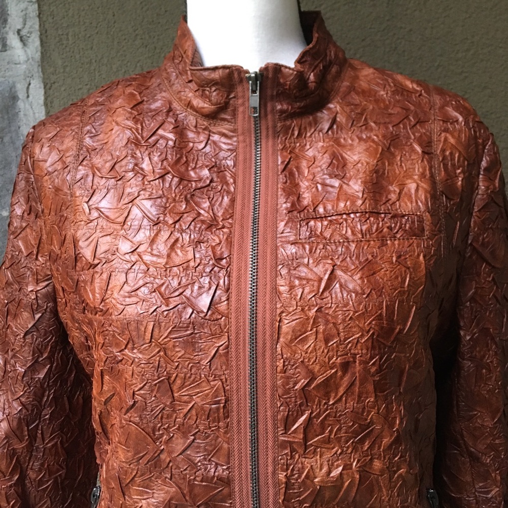 🔥CLEAROUT🔥 Textured jacket. Faux leather look. M
